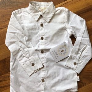 Boy’s white shirt